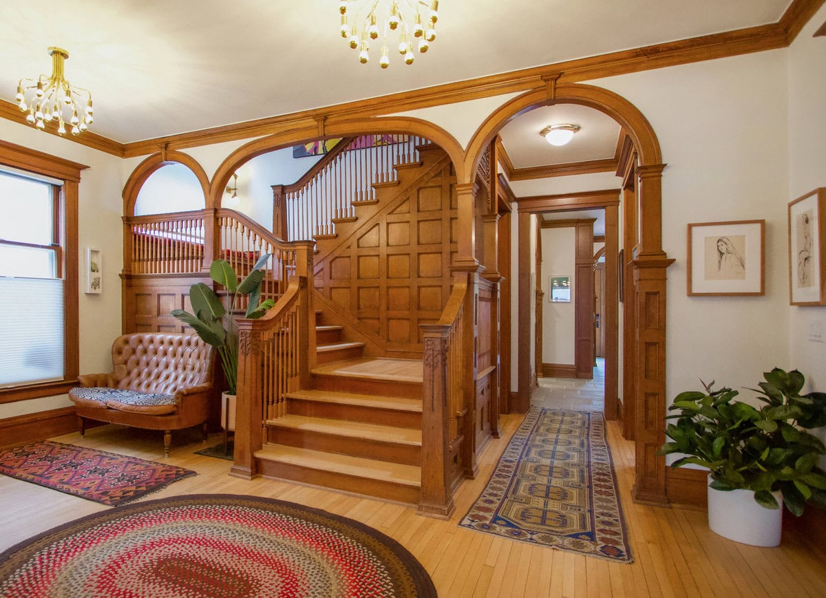 Third Lake Ridge – Historic Foyer